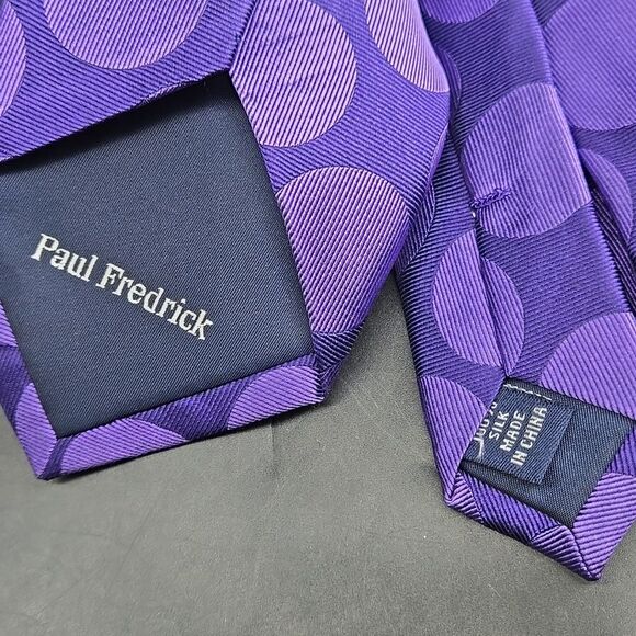 Like NEW Paul Fredrick Purple Polka Dot and Solid Purple Silk Tie Set (2) - Picture 2 of 8